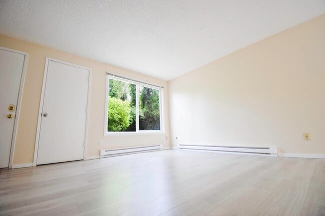 Photo - Newly Updated 2 BR Townhouse Apartment in ...