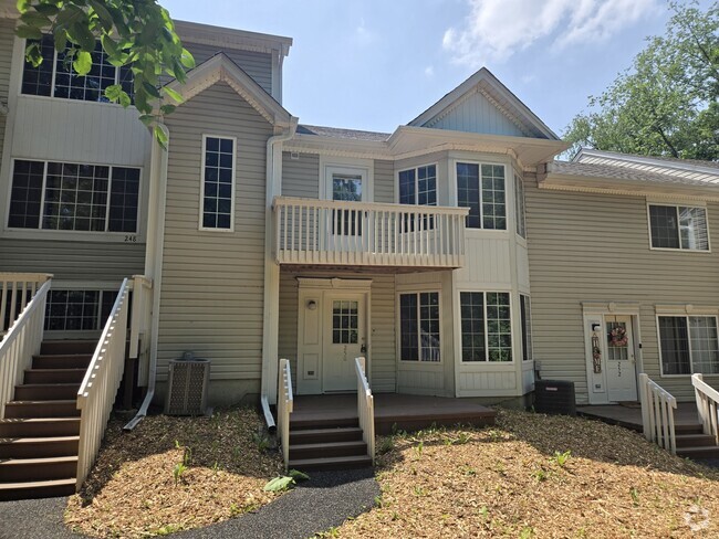 Building Photo - 250 W Whispering Oaks Ln Rental