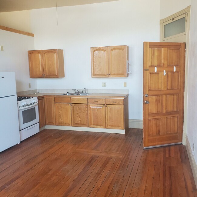 Kitchen - 216 1st St Unit B