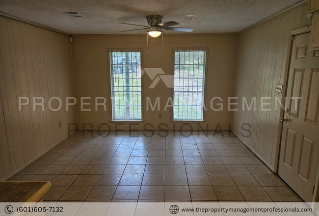 Photo - Cute in a cul de sac