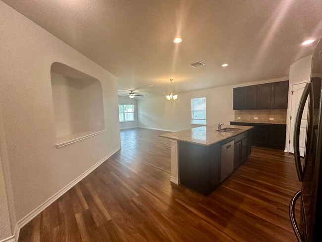 Photo - Fantastic Amenities ~ 4/2 Single Story w/ Refrigerator/Washer/Dryer Included ~
