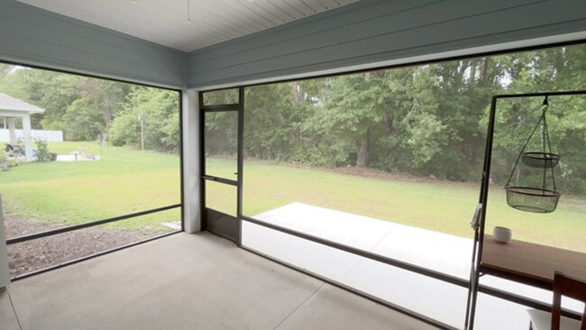 Photo - 4/3 fairly new & updated home!