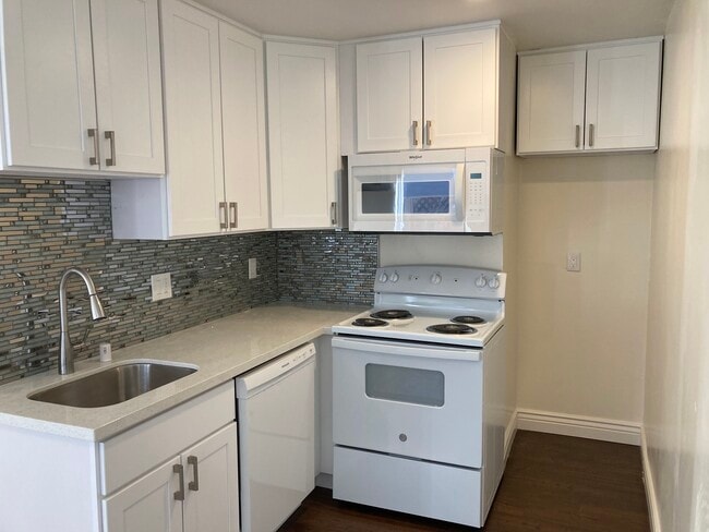 Full kitchen - 4848 Tilden Dr Unit Junior ADU