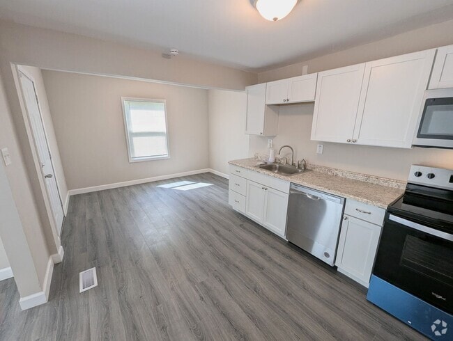 Building Photo - Bellefontaine Beauty Rental