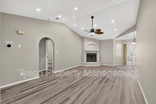 Photo - 1409 Stoneway Dr NW