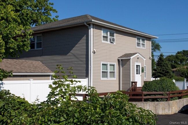 Building Photo - 10 Laramie Rd Unit 10-1