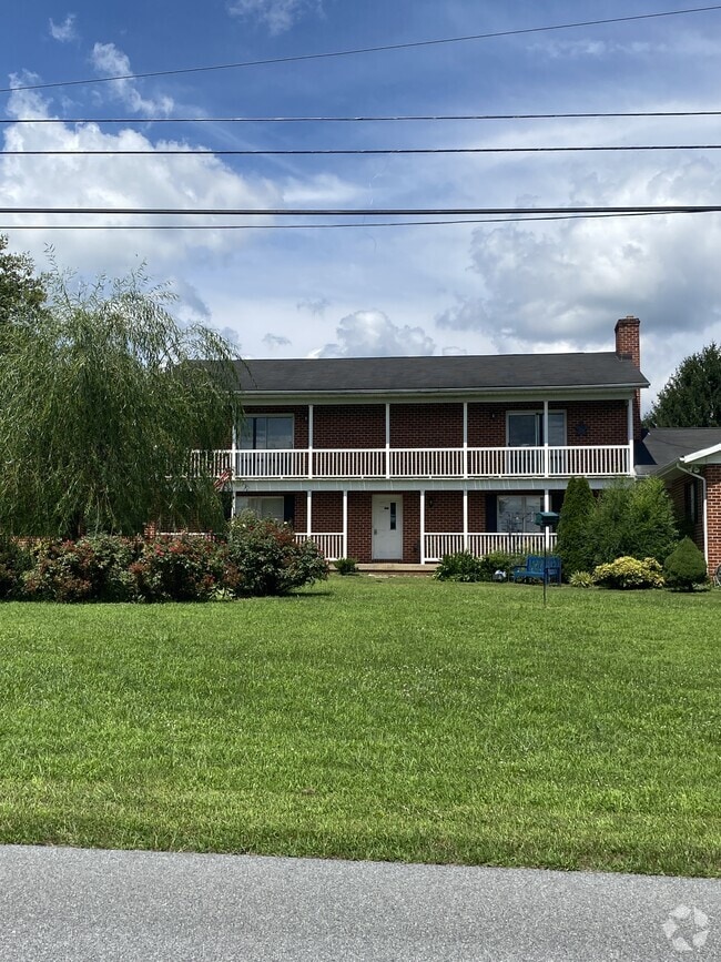 Building Photo - 204 N Red Hill Rd Rental