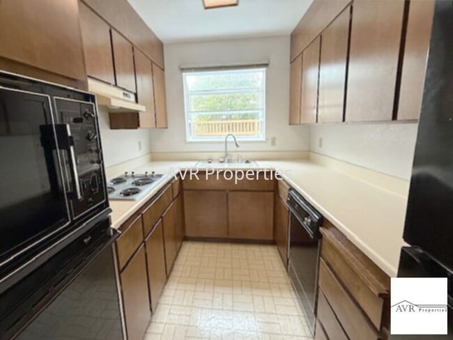 Photo - Beautiful townhome with duel primary bedrooms in fantastic location