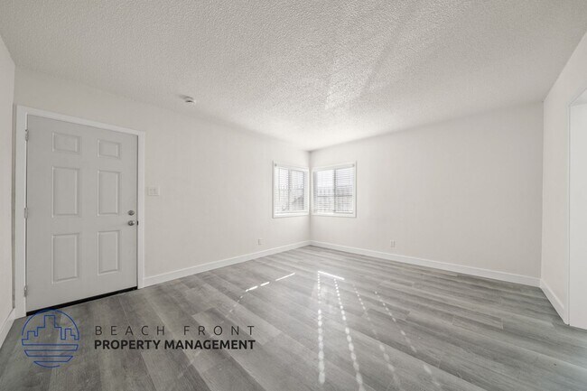 249-251 W Pomona Blvd