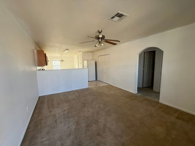 Building Photo - 414 Brittney Way Unit C