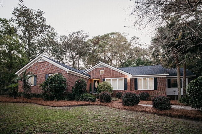 Photo - 944 Lakeview Dr