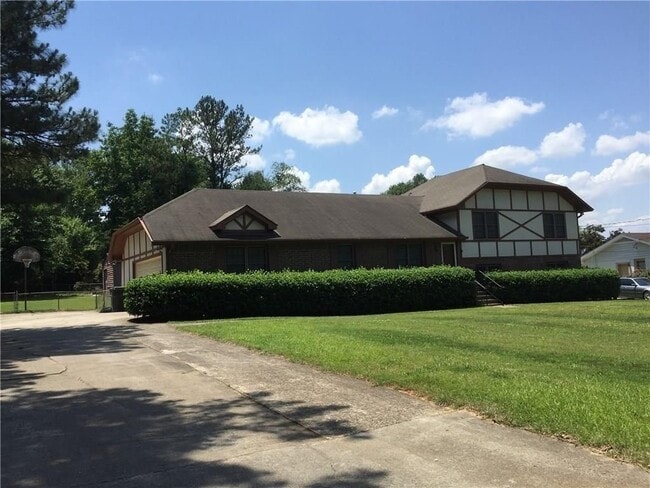 Building Photo - 227 Sandra Dr NW