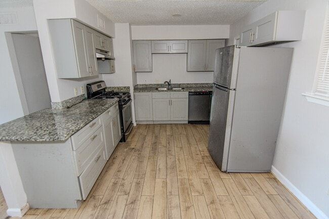 Photo - 1665 Northwood St