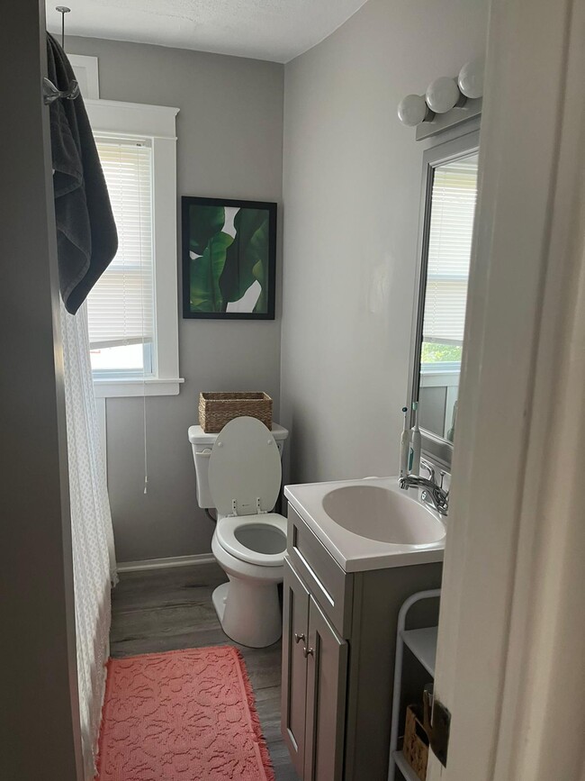 bathroom - 226 Suffolk Ave Unit 226