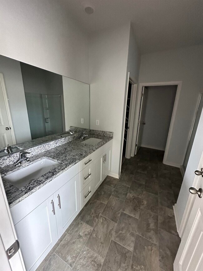 Photo - 90 GREEK FALL Dr