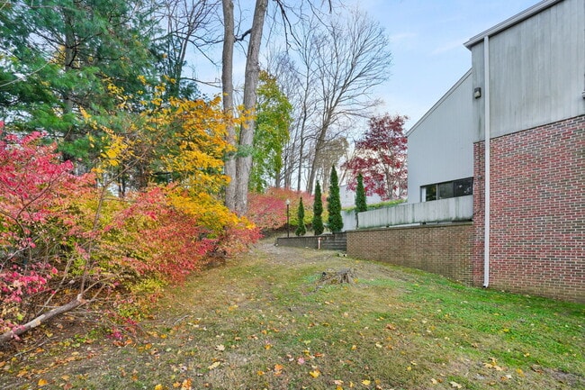 Photo - 622 Main St Unit 8