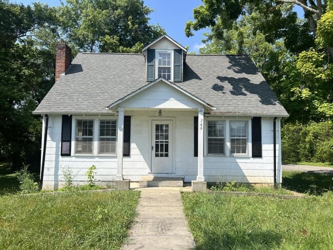 Photo - 749 E Spring St House