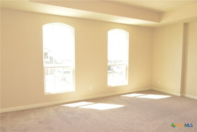 Photo - 741 Farmers Dell