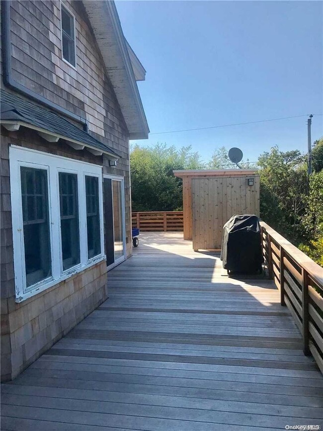 833 Evergreen Walk