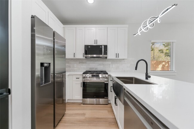 Photo - 6909 S Hall St