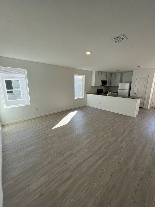 Photo - 1209 Moraine Pl