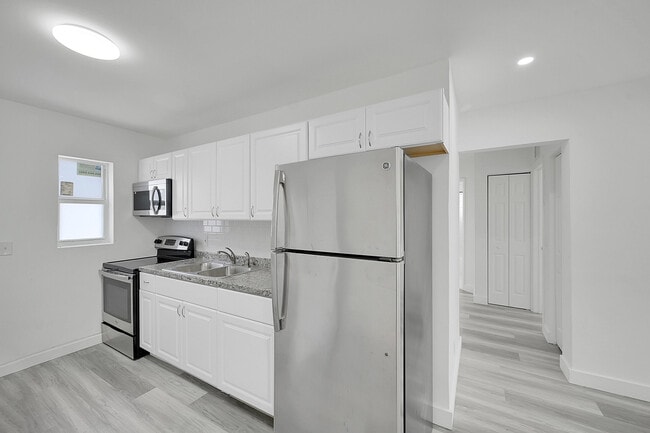 Photo - 1157 W 36th St