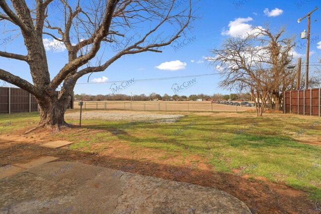 Photo - 308 E Fairlane Dr