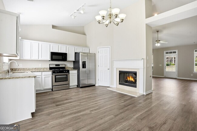 Photo - 405 Chadwick Cmns