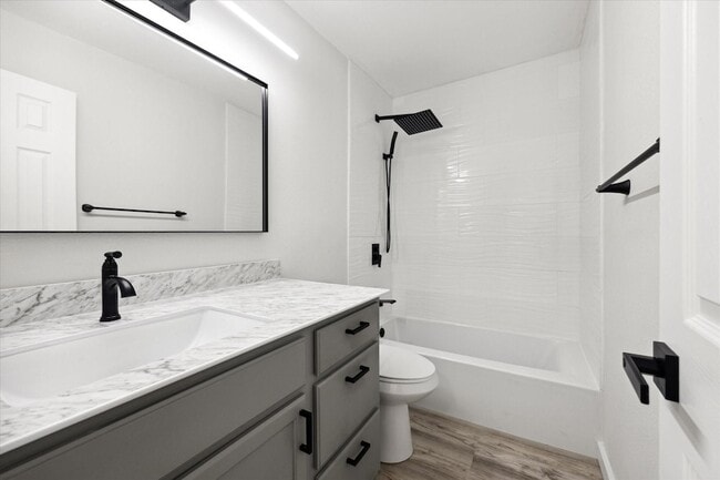 Photo - 3609 Leafield Dr Unidad A