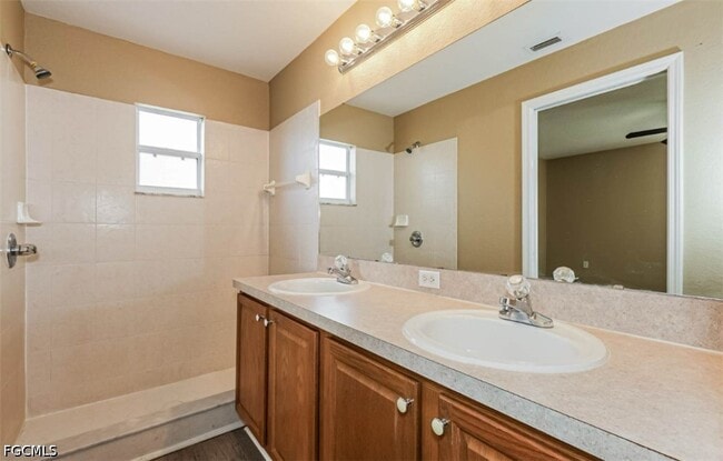 Photo - 140 SW 29th St