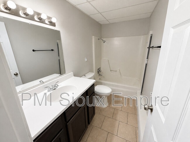 Photo - 705 W 18th St Unidad 1