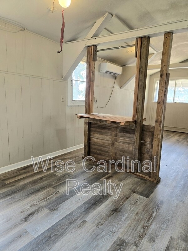 Photo - 1040 W Division St