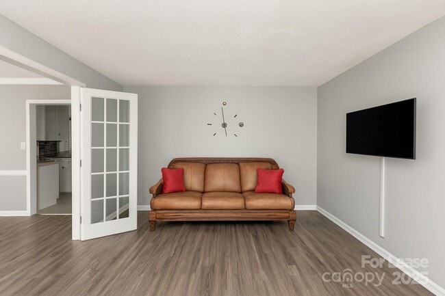 Photo - 9501 Pondside Ln