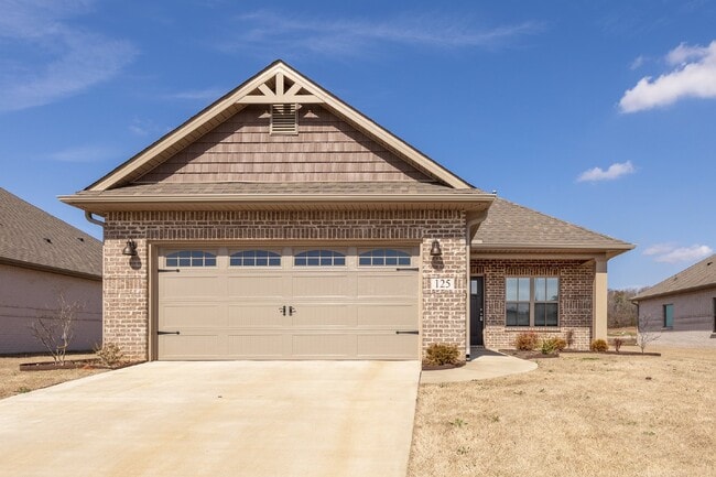 Building Photo - 1/2 off 1st month special!!! Beautiful 3 b... Rental