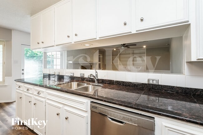 Photo - 1424 Wreyhill Dr