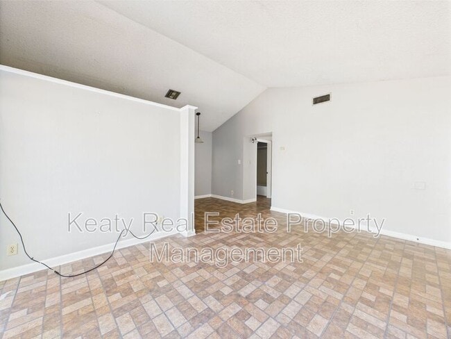 Photo - 513 Fox Run Ave