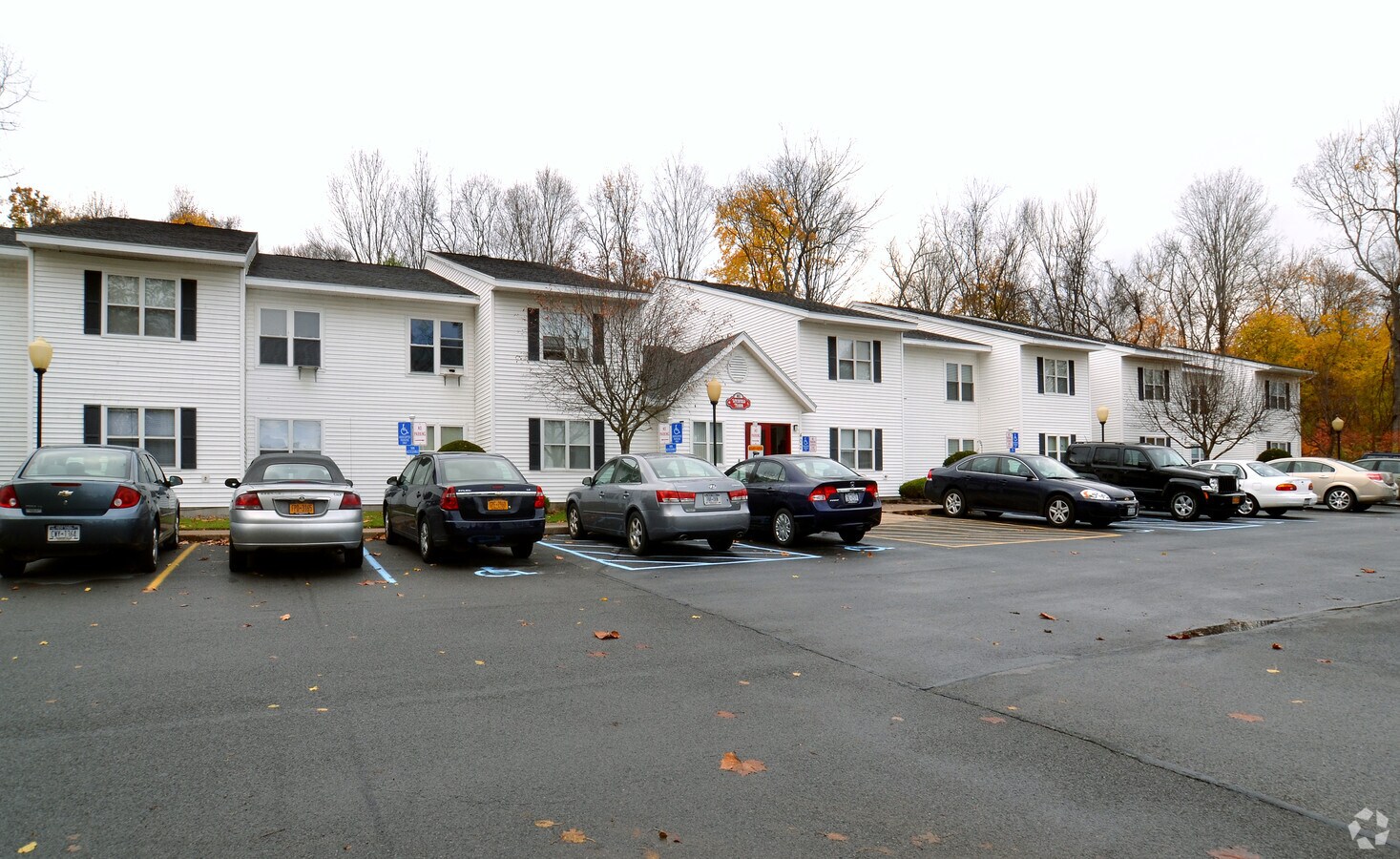 Litchfield Manor - Litchfield Manor Apartments