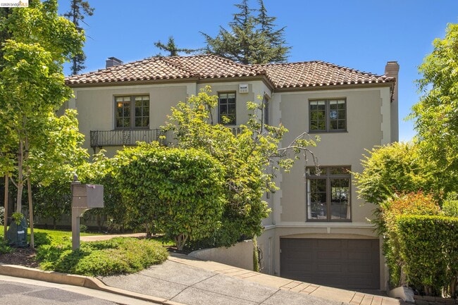 Photo - 15 Selborne Dr
