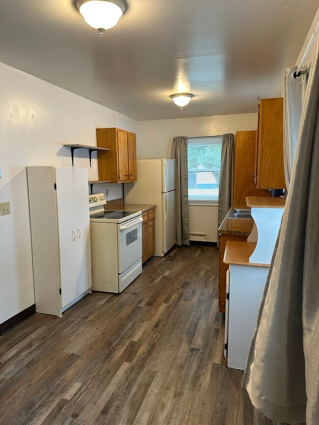 Photo - 3 Bed/ 1 Bath Centrally Located House