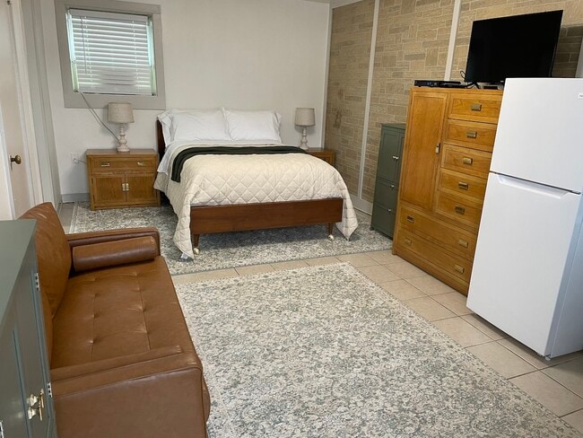 Building Photo - 107 Elyria St Unit Studio #5