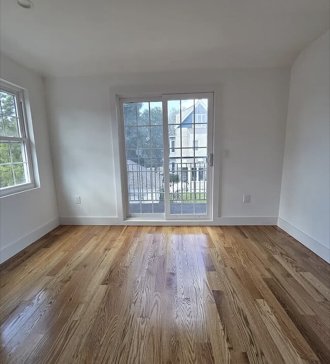 Building Photo - 119 Rochelle St