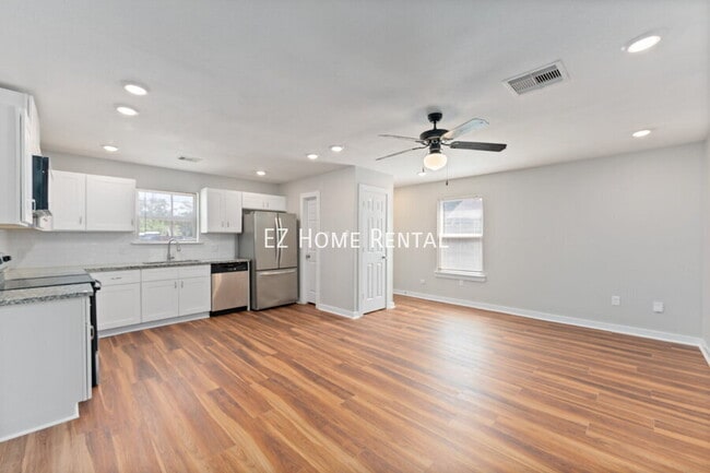 Photo - 8617 Clarington St Unidad B