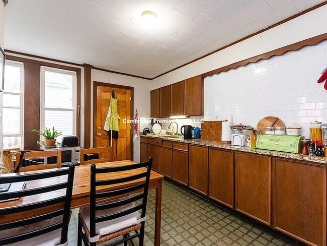 Building Photo - 111 Belmont St Unit 1l