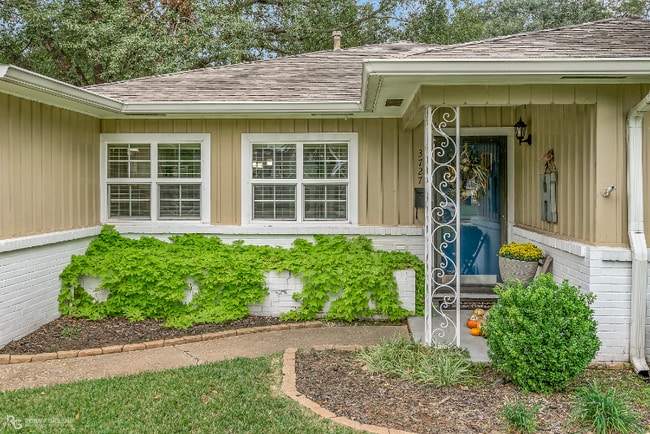 Photo - 3727 Greenway Pl