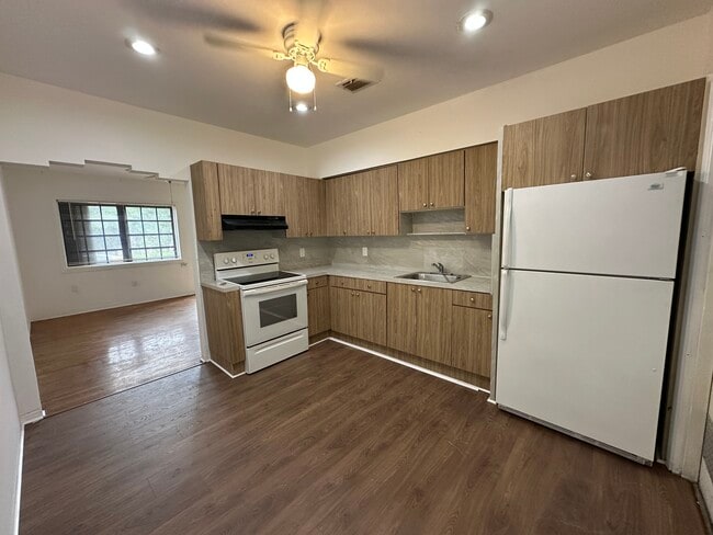 Photo - 5103 NW 8th Ave Apartamentos Unidad 5103