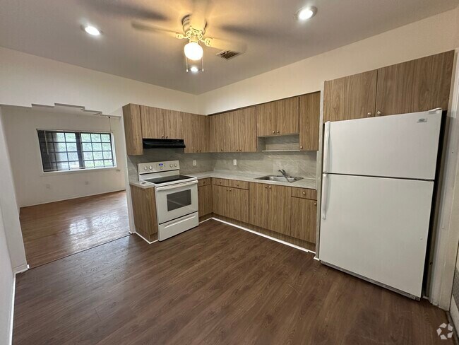 Building Photo - 5103 NW 8th Ave Unit 5103 Rental