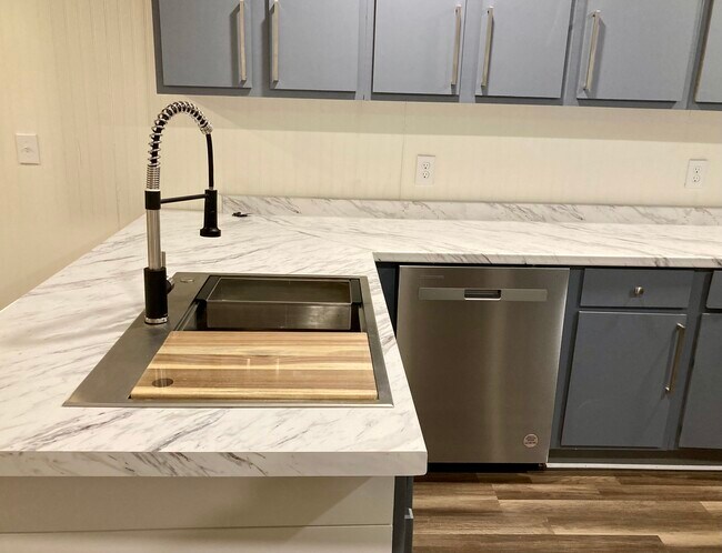 Photo - 873 Blalock Rd