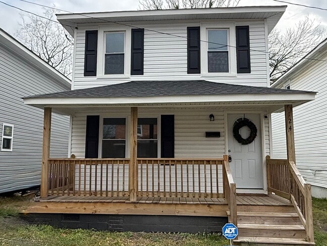 Building Photo - Updated 4 bedroom 2 bath home!