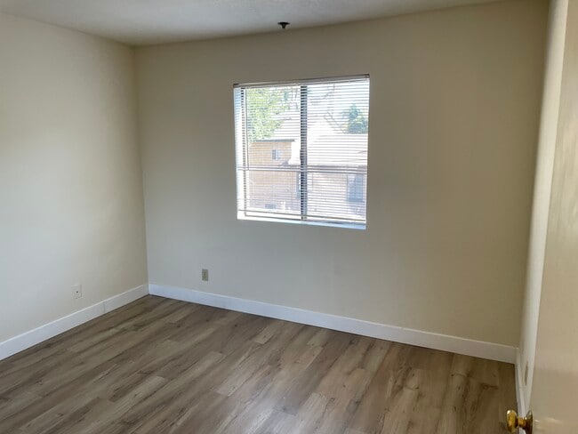 Photo - 1847 S Barrington Ave Unit Apartment #1