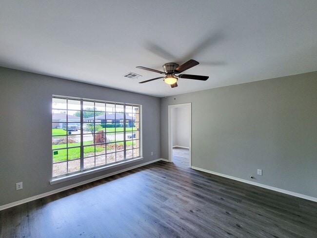 3919 Hickok Ln